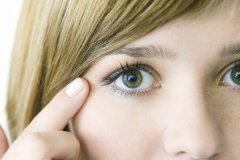 眼癌是怎么回事？国际肿瘤中心支招：预防眼癌的6个小妙招，早了解早做好预防